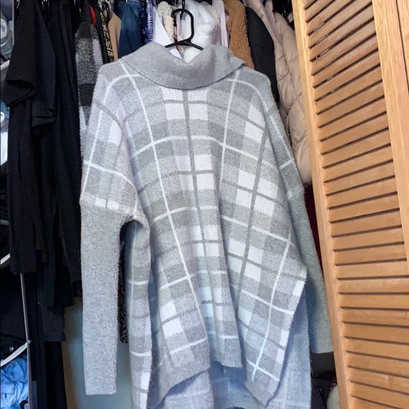 Could be worn as a shirt or dress - Picture 1 of 2